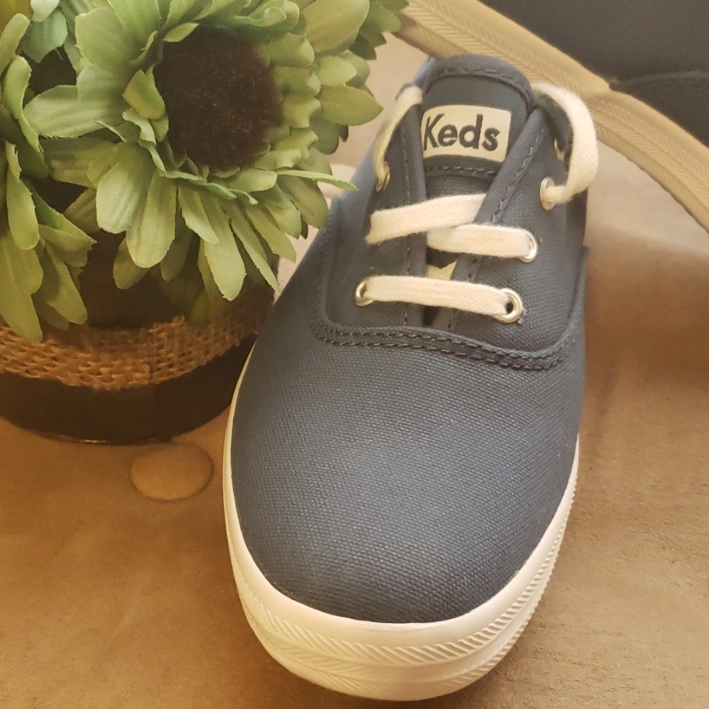 Keds - Picture 2 of 6
